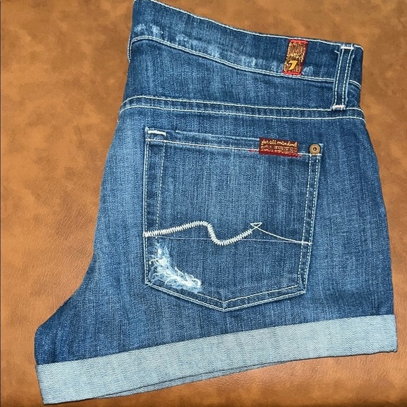 7 For All Mankind Cuffed Mid Rise Shorts Size 28 - Picture 3 of 16